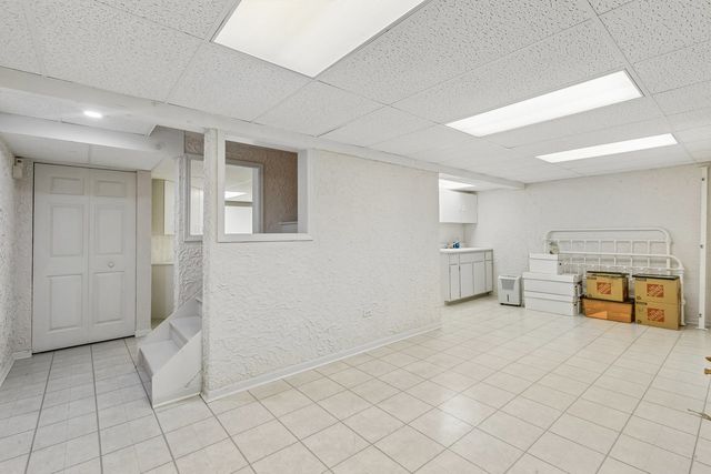 9038 DELPHIA Avenue, Des Plaines, IL 60016