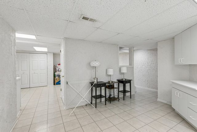 9038 DELPHIA Avenue, Des Plaines, IL 60016