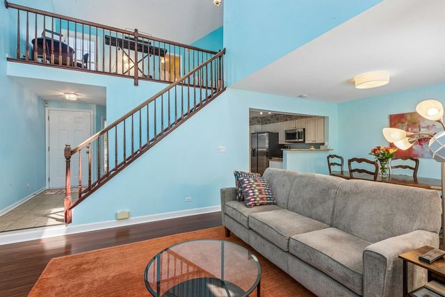 9038 DELPHIA Avenue, Des Plaines, IL 60016