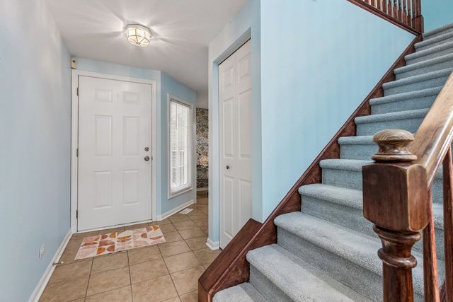 9038 DELPHIA Avenue, Des Plaines, IL 60016