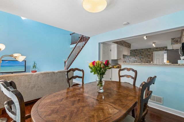 9038 DELPHIA Avenue, Des Plaines, IL 60016