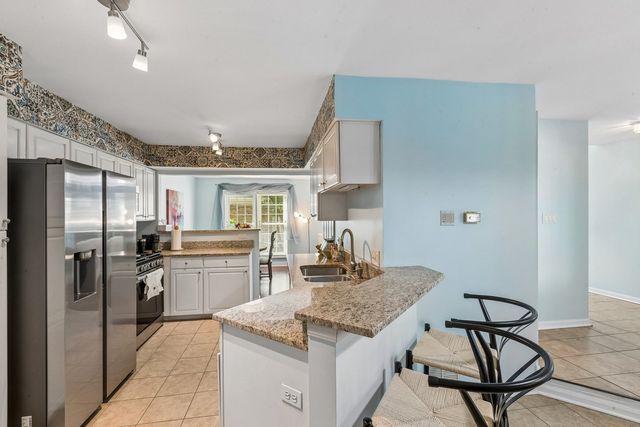 9038 DELPHIA Avenue, Des Plaines, IL 60016