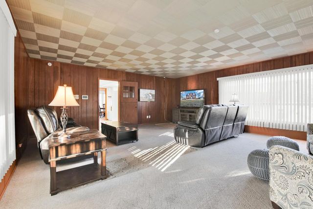 715 E College AVENUE, Waukesha, WI 53186