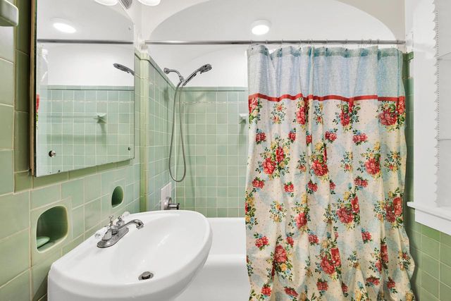 715 E College AVENUE, Waukesha, WI 53186