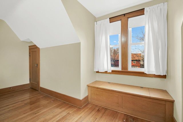 715 E College AVENUE, Waukesha, WI 53186