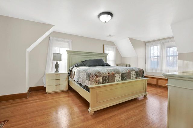 715 E College AVENUE, Waukesha, WI 53186