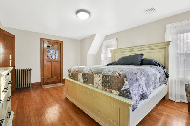 715 E College AVENUE, Waukesha, WI 53186