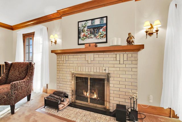 715 E College AVENUE, Waukesha, WI 53186