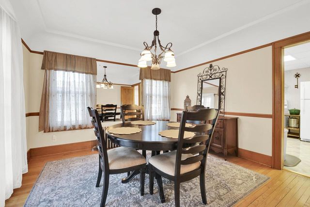 715 E College AVENUE, Waukesha, WI 53186