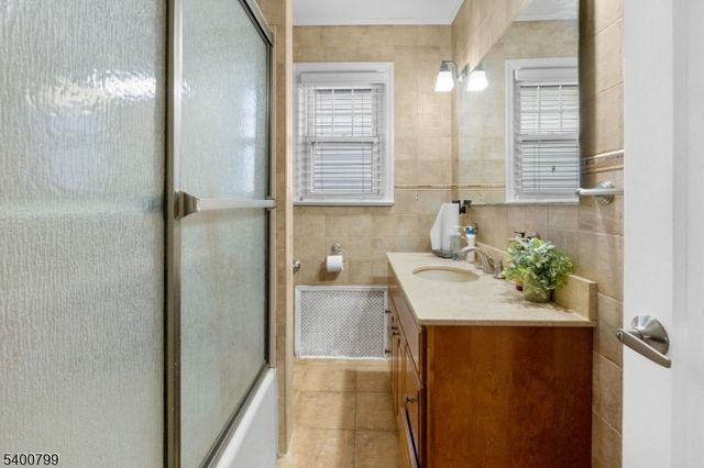 163 Grove St, Lodi Boro, NJ 07644