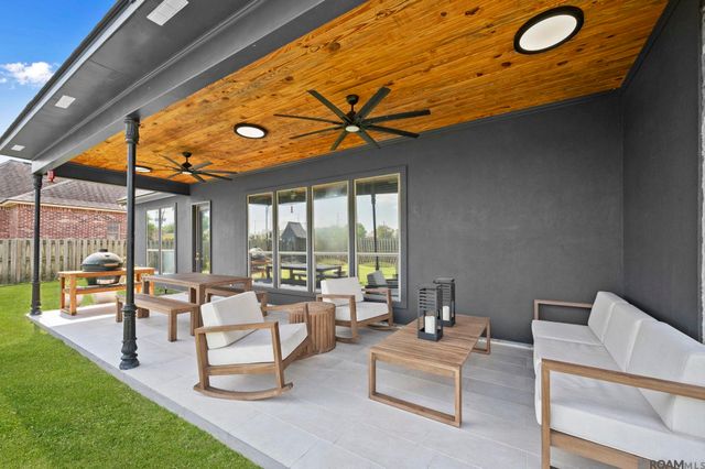 6250 Beau Douglas Ave, Gonzales, LA 70737