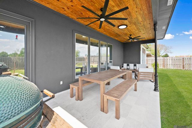 6250 Beau Douglas Ave, Gonzales, LA 70737