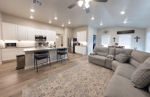 2928 Abbeville Avenue, Wolfforth, TX 79382