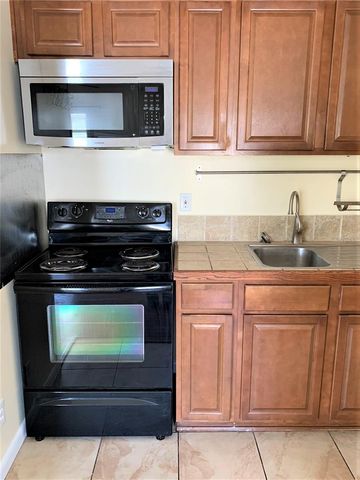 61 81ST AVENUE 3, Treasure Island, FL 33706