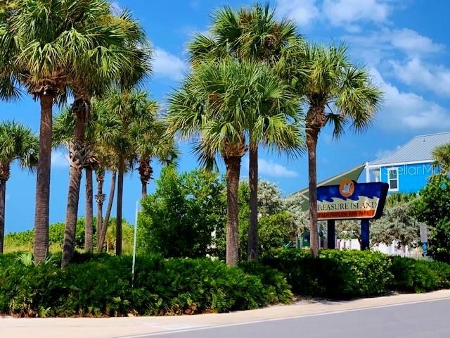 61 81ST AVENUE 3, Treasure Island, FL 33706