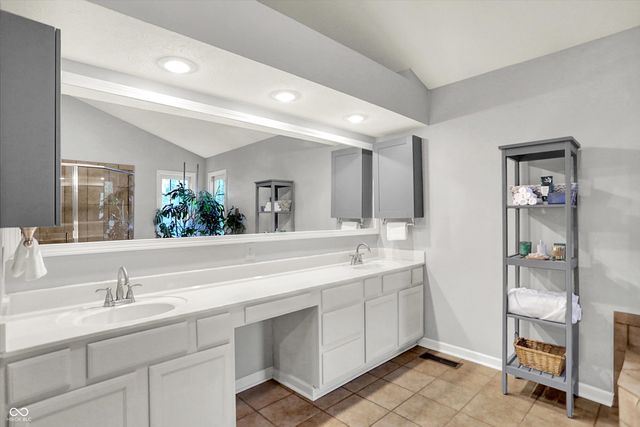 11226 Reflection Point Drive, Fishers, IN 46037