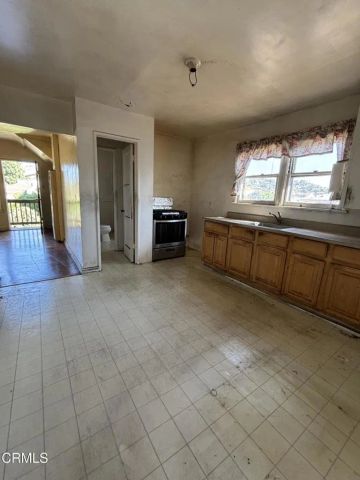 1008 E Windsor Road, Glendale, CA 91205