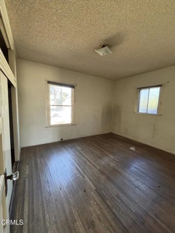 1008 E Windsor Road, Glendale, CA 91205