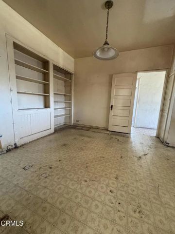 1008 E Windsor Road, Glendale, CA 91205