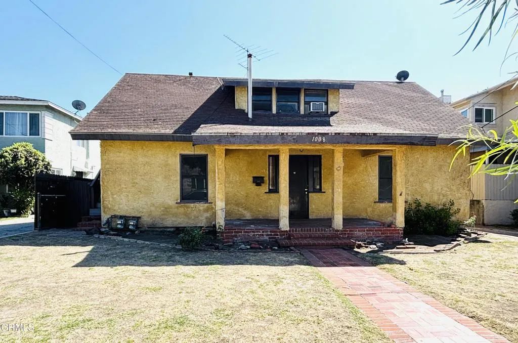 1008 E Windsor Road, Glendale, CA 91205