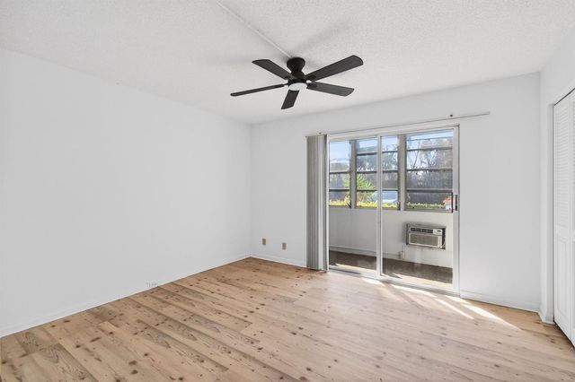 247 Ventnor R, Deerfield Beach, FL 33442