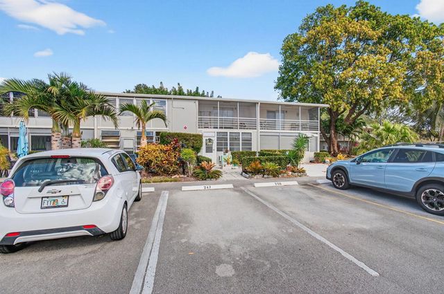 247 Ventnor R, Deerfield Beach, FL 33442