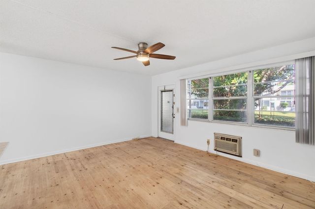 247 Ventnor R, Deerfield Beach, FL 33442