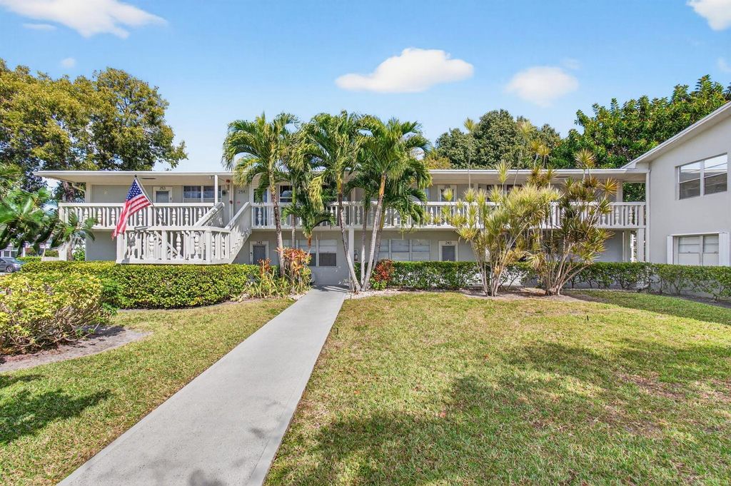 247 Ventnor R, Deerfield Beach, FL 33442