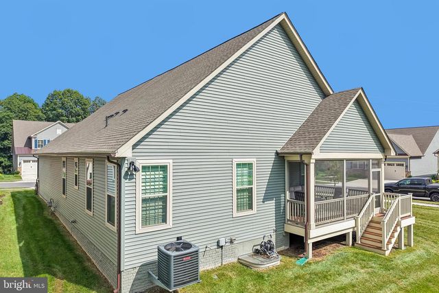 2814 CAMOMILE DR E, Frederick, MD 21704