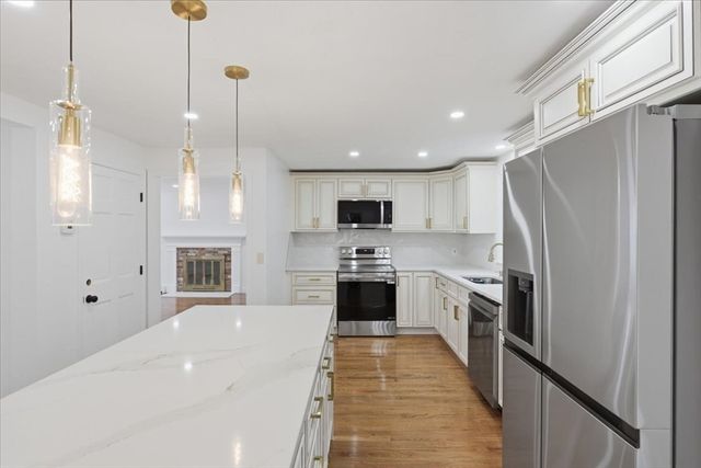 430 Brook Bend Rd, Hanson, MA 02341