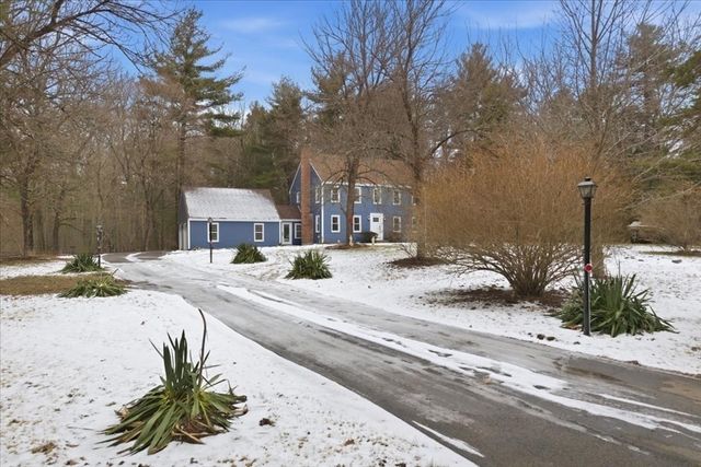 430 Brook Bend Rd, Hanson, MA 02341