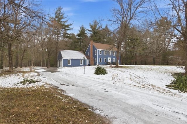 430 Brook Bend Rd, Hanson, MA 02341