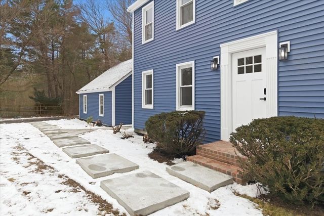 430 Brook Bend Rd, Hanson, MA 02341