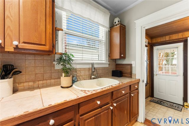 115 Suffolk Ave, Colonial Heights, VA 23834