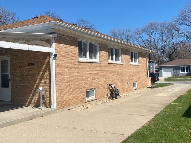 10008 S Kolin Avenue, Oak Lawn, IL 60453
