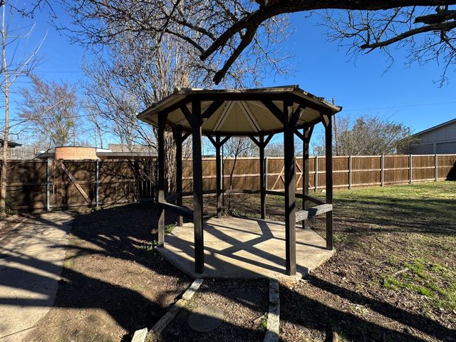 55 SE 31st Street, Paris, TX 75460