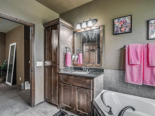 22422 Flying Hawk Trail, Luther, OK 73054