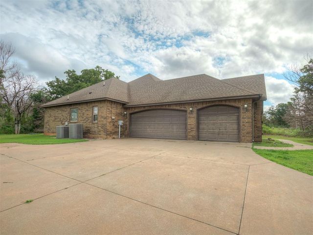 22422 Flying Hawk Trail, Luther, OK 73054