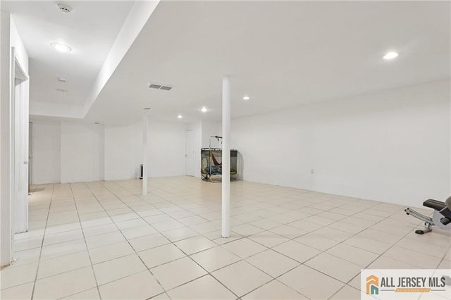 32 Franklin Street, Piscataway, NJ 08854