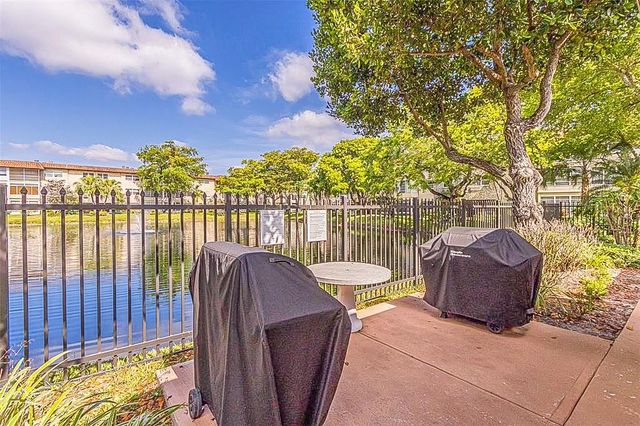 3431 NW 50th Ave 106, Lauderdale Lakes, FL 33319