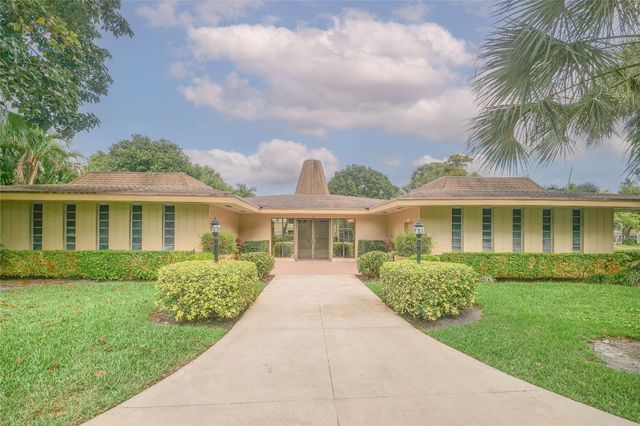 3431 NW 50th Ave 106, Lauderdale Lakes, FL 33319