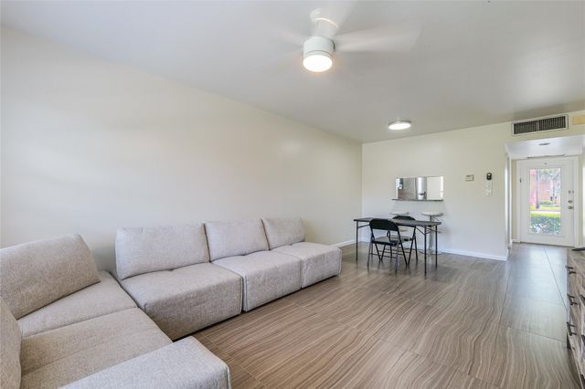 3431 NW 50th Ave 106, Lauderdale Lakes, FL 33319