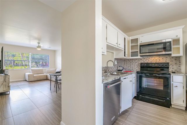 3431 NW 50th Ave 106, Lauderdale Lakes, FL 33319