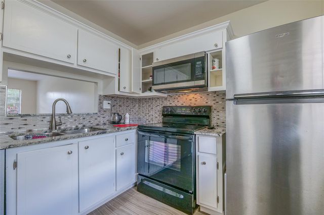 3431 NW 50th Ave 106, Lauderdale Lakes, FL 33319