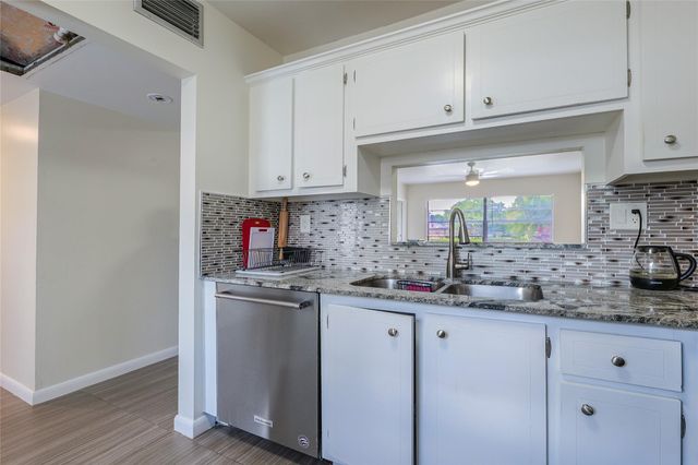 3431 NW 50th Ave 106, Lauderdale Lakes, FL 33319