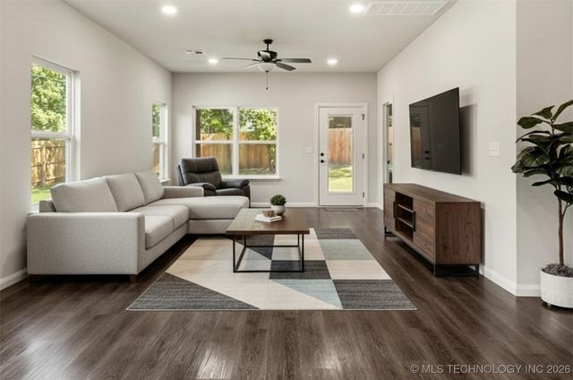 339 W Hickory Street, Coweta, OK 74429