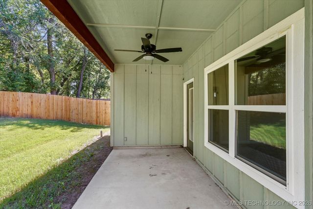 339 W Hickory Street, Coweta, OK 74429