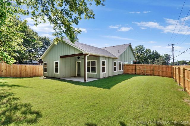 339 W Hickory Street, Coweta, OK 74429