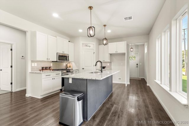 339 W Hickory Street, Coweta, OK 74429