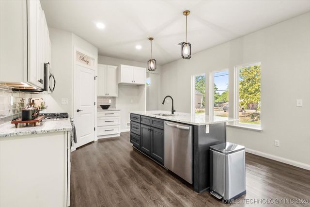 339 W Hickory Street, Coweta, OK 74429